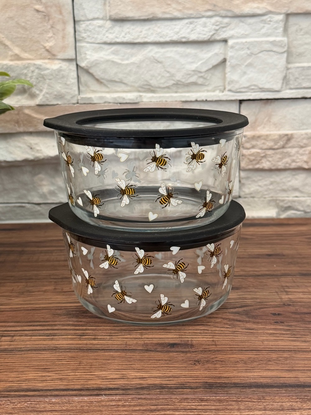 🆕 Set of 2 🐝 Bee Glass Storage Bowls with Black Lids!